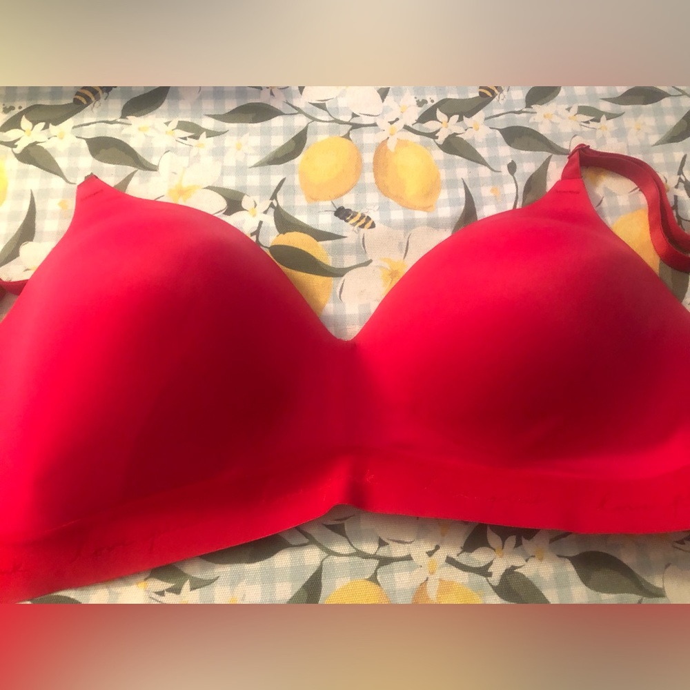 Pink Victoria secret wear everywhere bra 38DDD